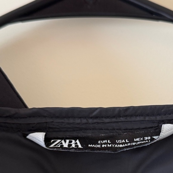 Women's Zara Black Cropped Puffer Jacket With Hood! Large - Picture 2 of 3